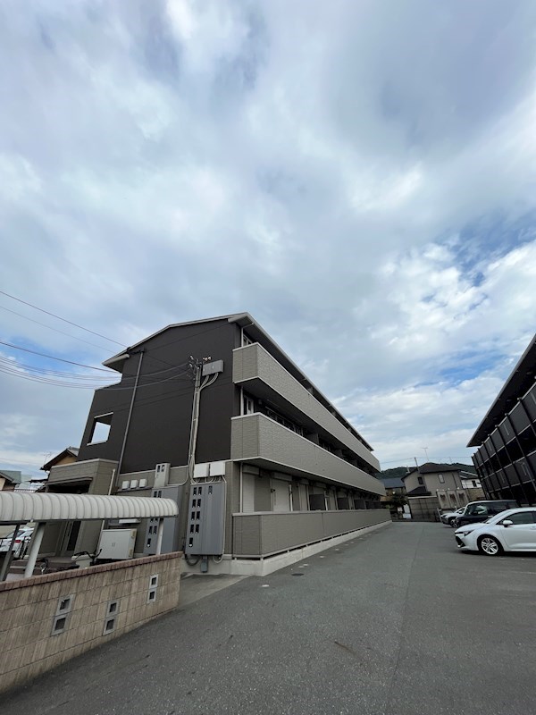 ノア東山Ａ棟の外観
