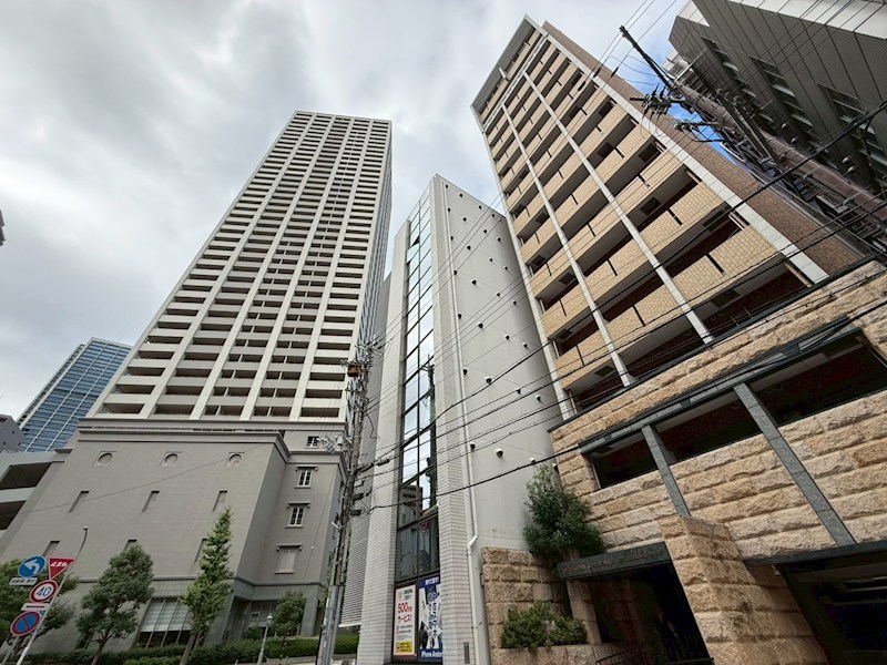 プレサンス三宮花時計前の外観