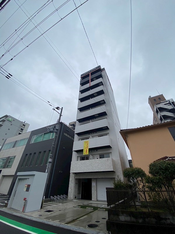 ONLY ONE江坂の外観