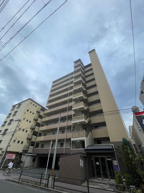 モノロカーレ江坂の外観