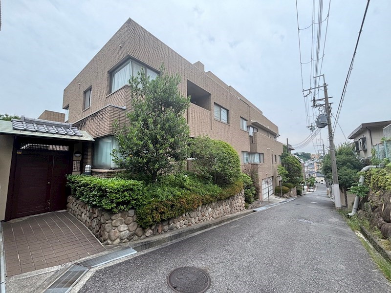 西宮市老松町の賃貸マンションの外観