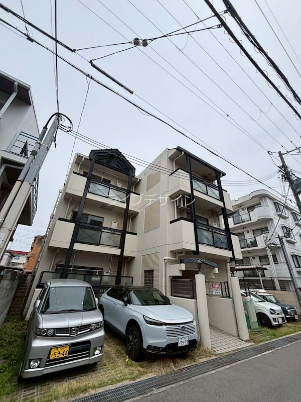 尼崎市南塚口町３丁目の賃貸マンションの外観