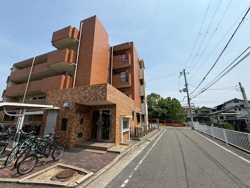 尼崎市栗山町１丁目の賃貸マンションの外観