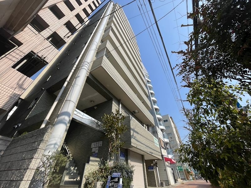 プレザン新神戸の外観