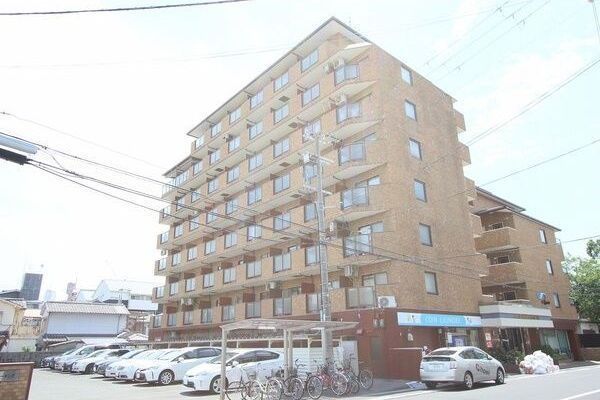 ロイヤルハイツ菅原の外観