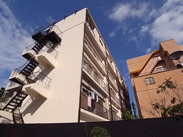 諏訪山ハウスの外観