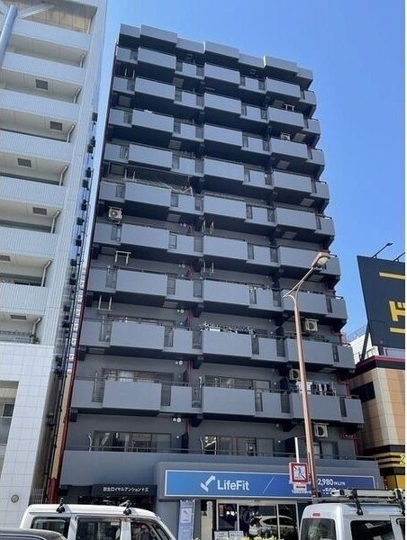 日生ロイヤルマンション十三の外観