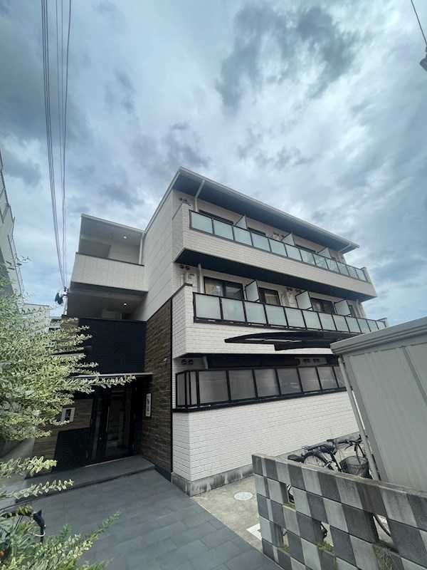 Wins Court Utajimaの外観