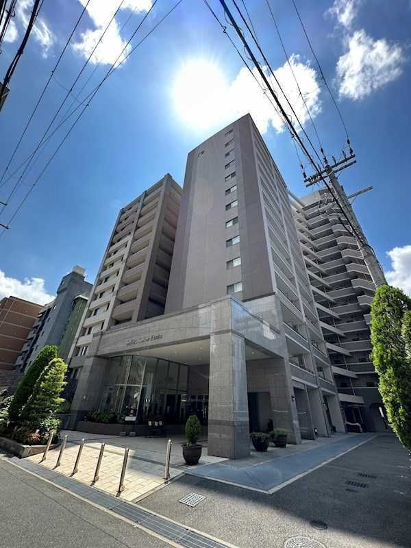 レフィーナカルム江坂の外観