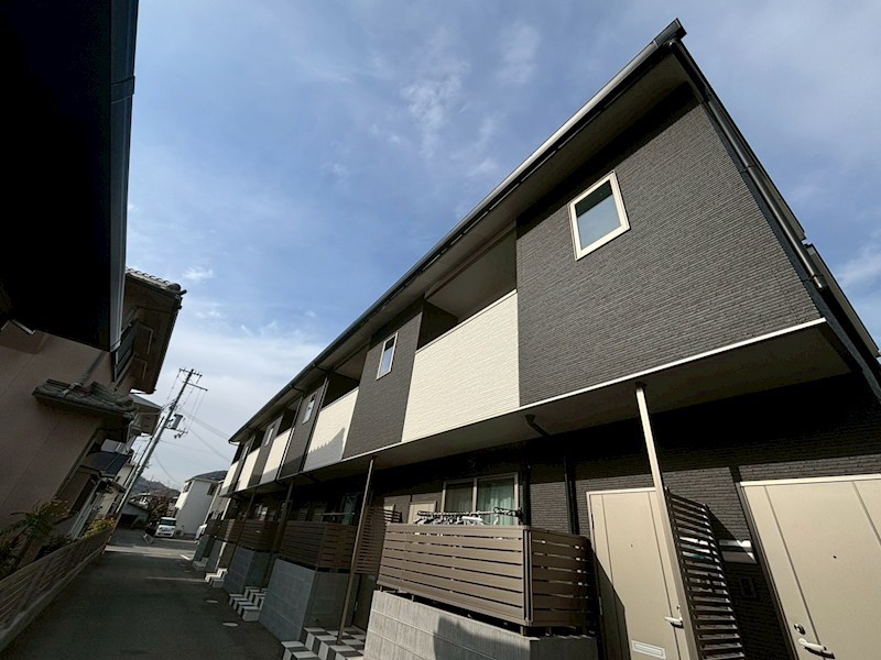 クリスタルハイツ土山の外観