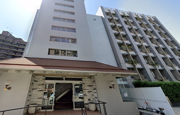 ネオライフ新大阪東棟の外観