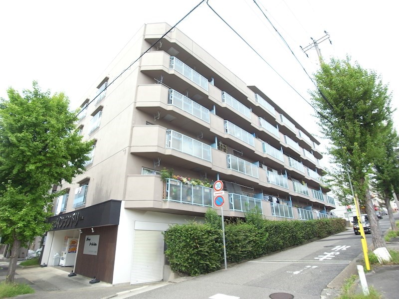 白川台セントラルマンションの外観