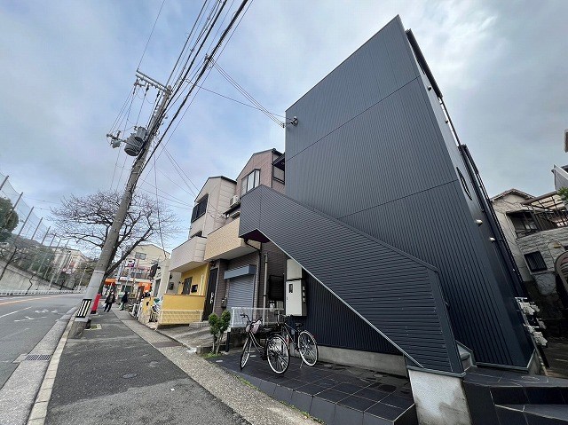 Midway　hill板宿staの外観