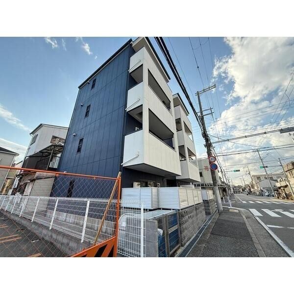 シロハイヌ西難波の外観