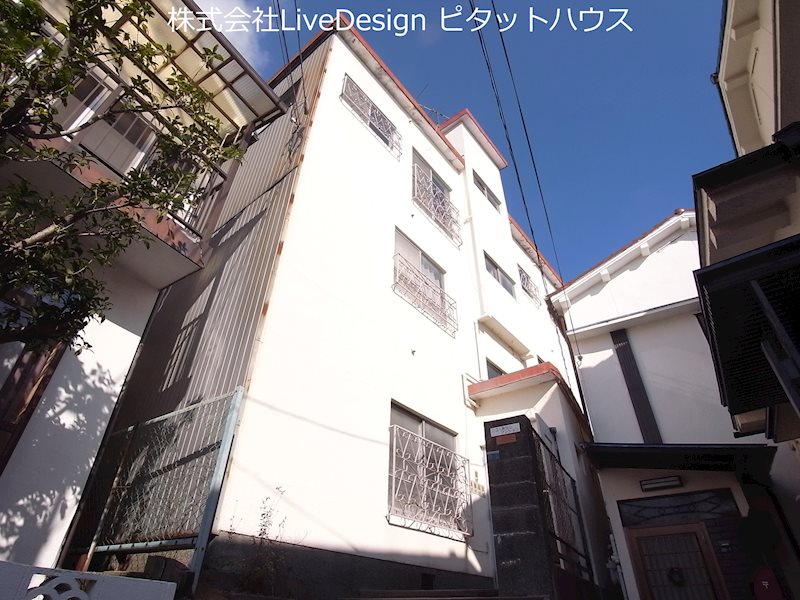 ニュー諏訪山マンションの外観
