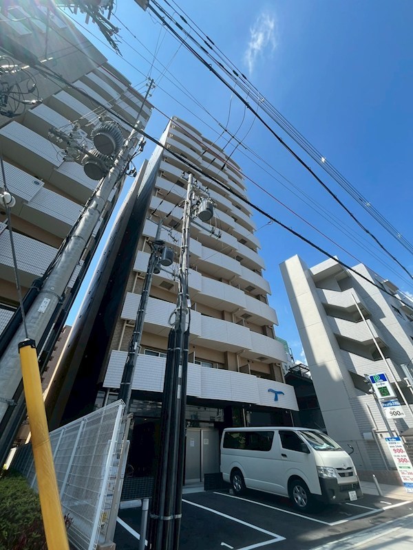 セレニテ新大阪エクラの外観