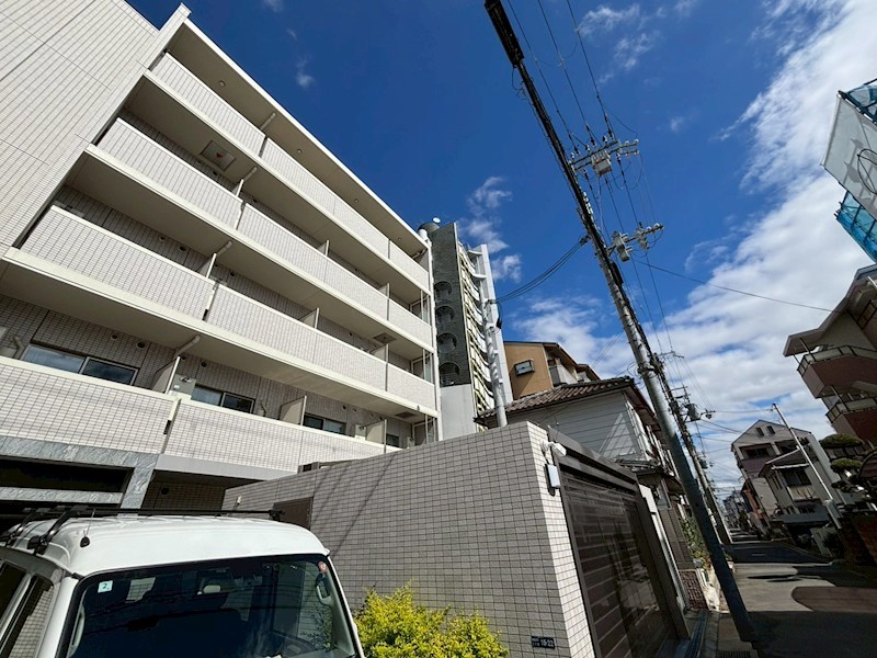 レリーフ南塚口の外観