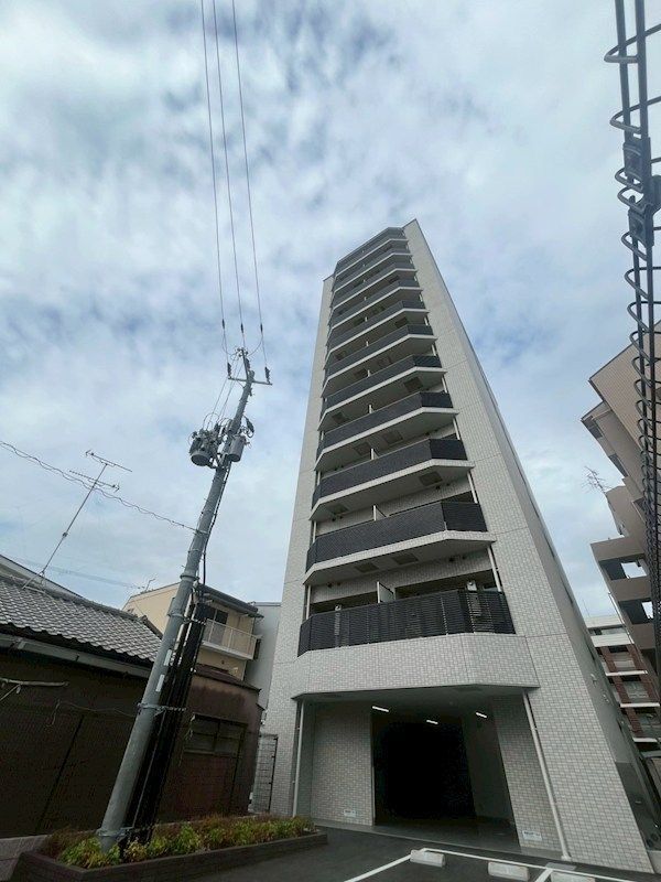プレジオ西中島ASIANの外観