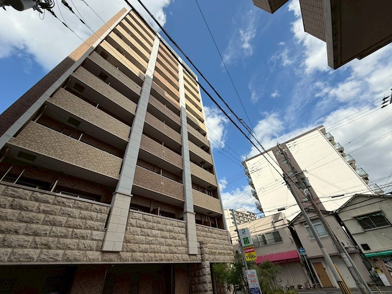 プレサンス三宮ルミネスの外観
