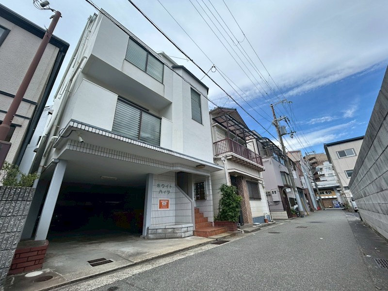 ホワイトハイツの外観