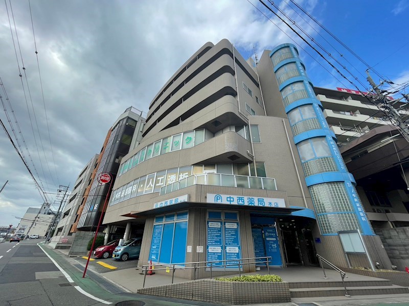 中西駅前ビルの外観
