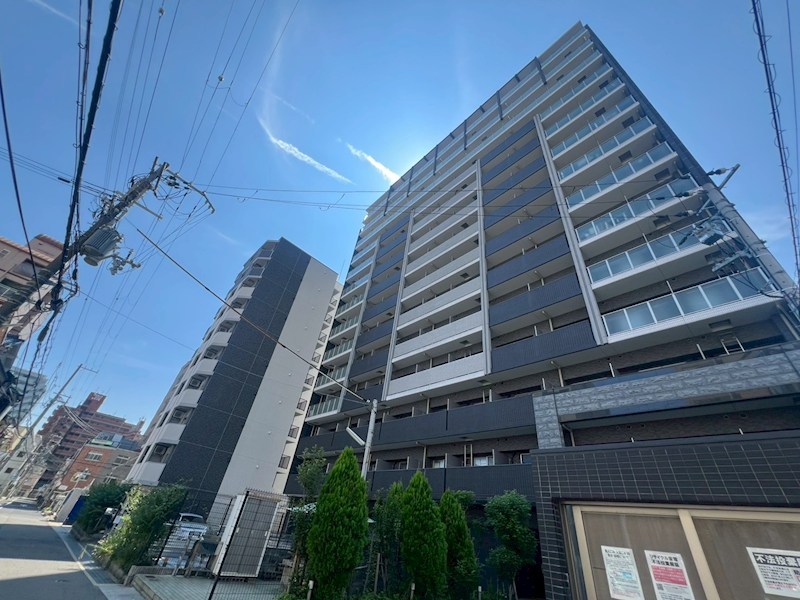 プレサンス三宮東フィールの外観