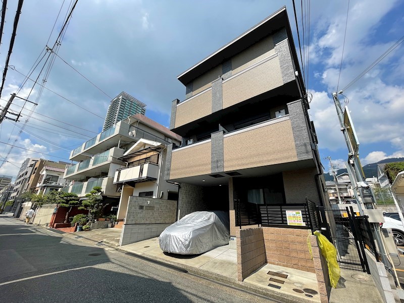 ワコーレヴィータ新神戸の外観