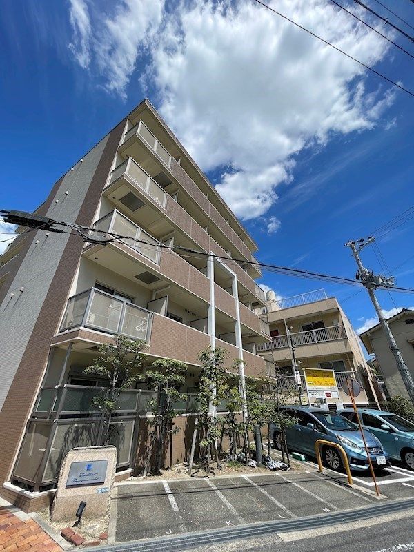 ファミーユ千里山西の外観