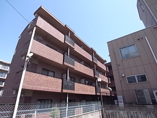 ニューバーリヤ学院坂の外観