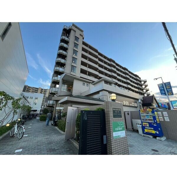 淀川ハイライフマンションの外観