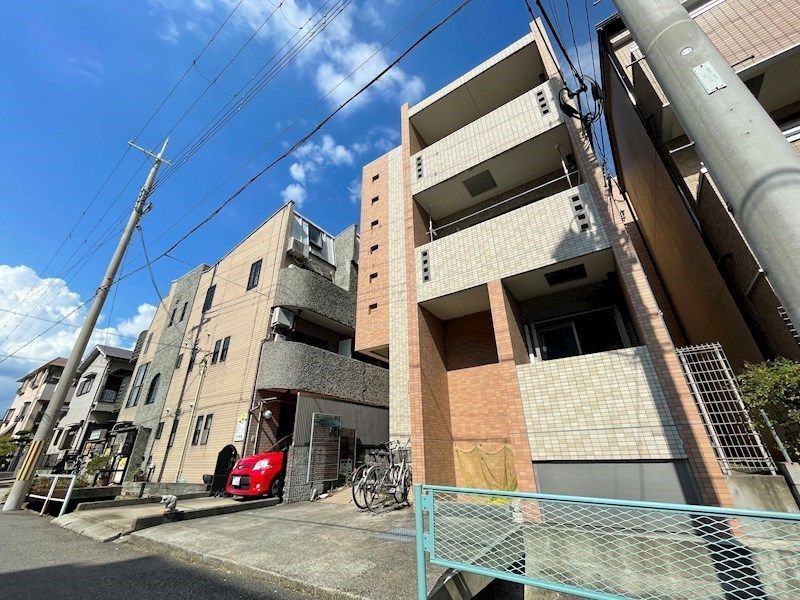 リタ コートの外観