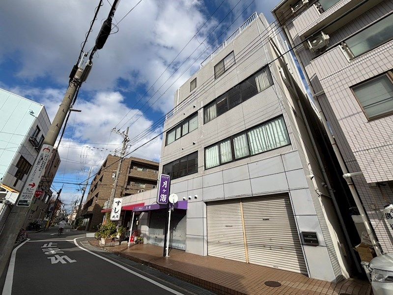 ニューハーモニーセンタービルの外観
