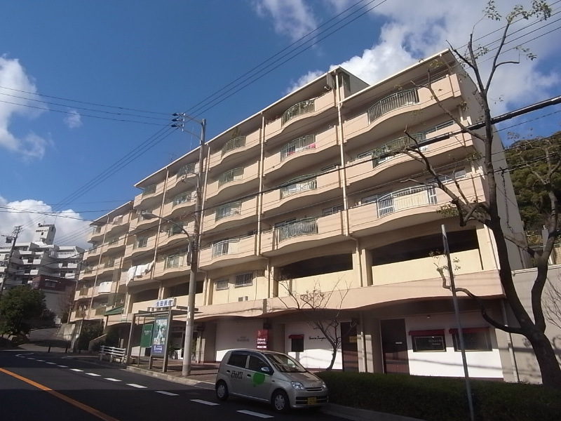 グリーンハイツ諏訪山の外観