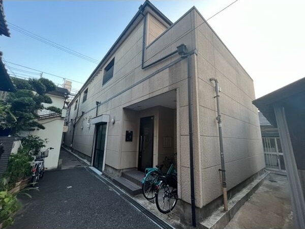 ハイツ西三国の外観