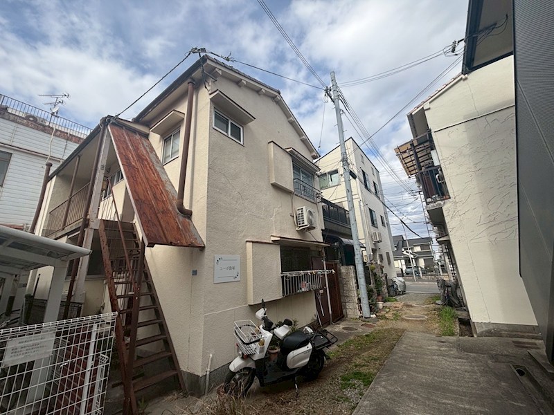 コーポ旗塚の外観