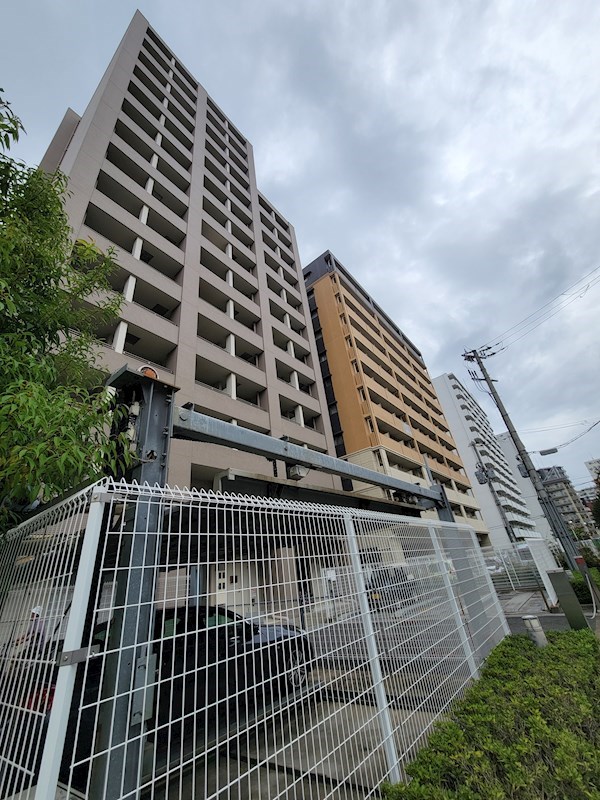 アーバンエース西中島パルの外観