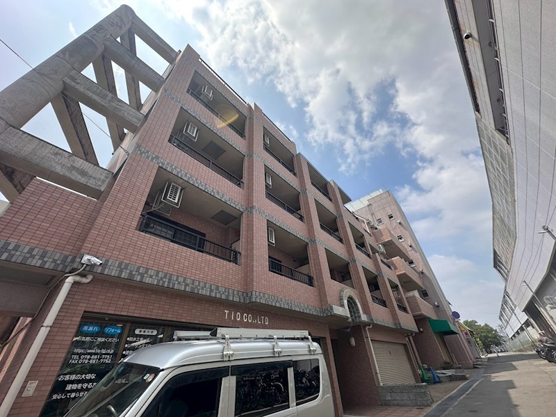 西灘駅前ハイツの外観