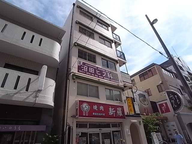昴ビルの外観