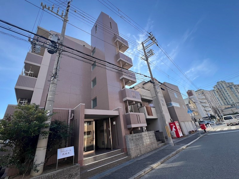 グランドール西岡本の外観
