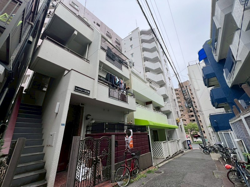 シャトレーゼ三宮の外観