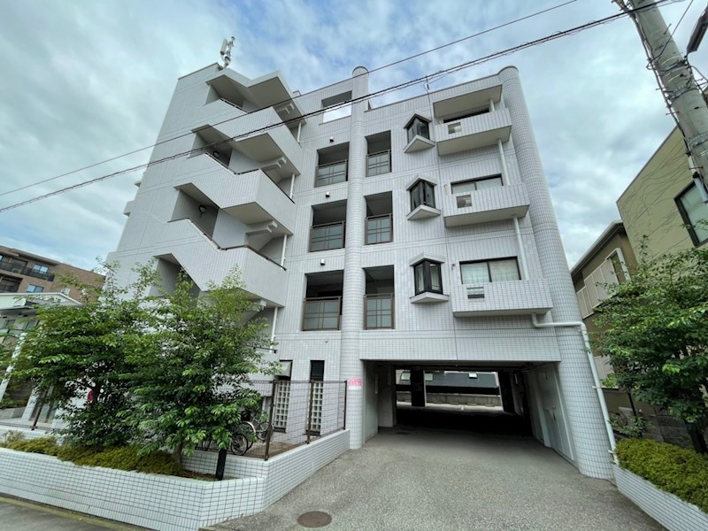 ルミナス本山の外観