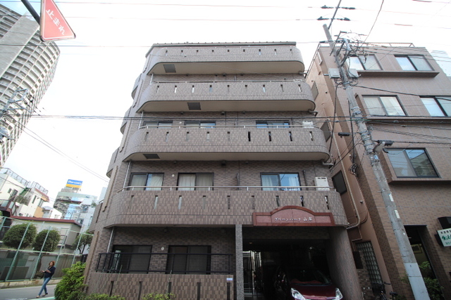 グリーンパーク山岸の外観